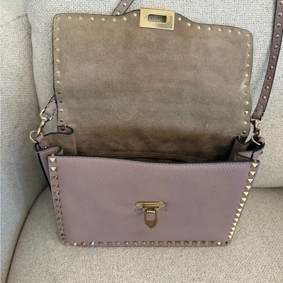 Valentino Pebbled Calfskin Rockstud Flip Lock Top Handle Bag (nude leather) - Picture 10 of 16